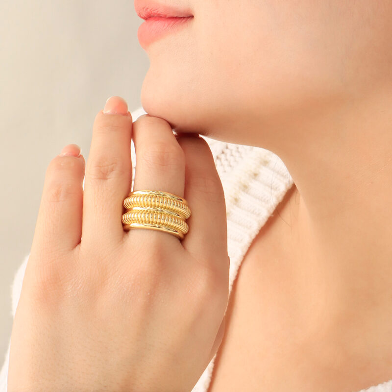 ANILLO  FIGURAS EN BAÑO DE ORO