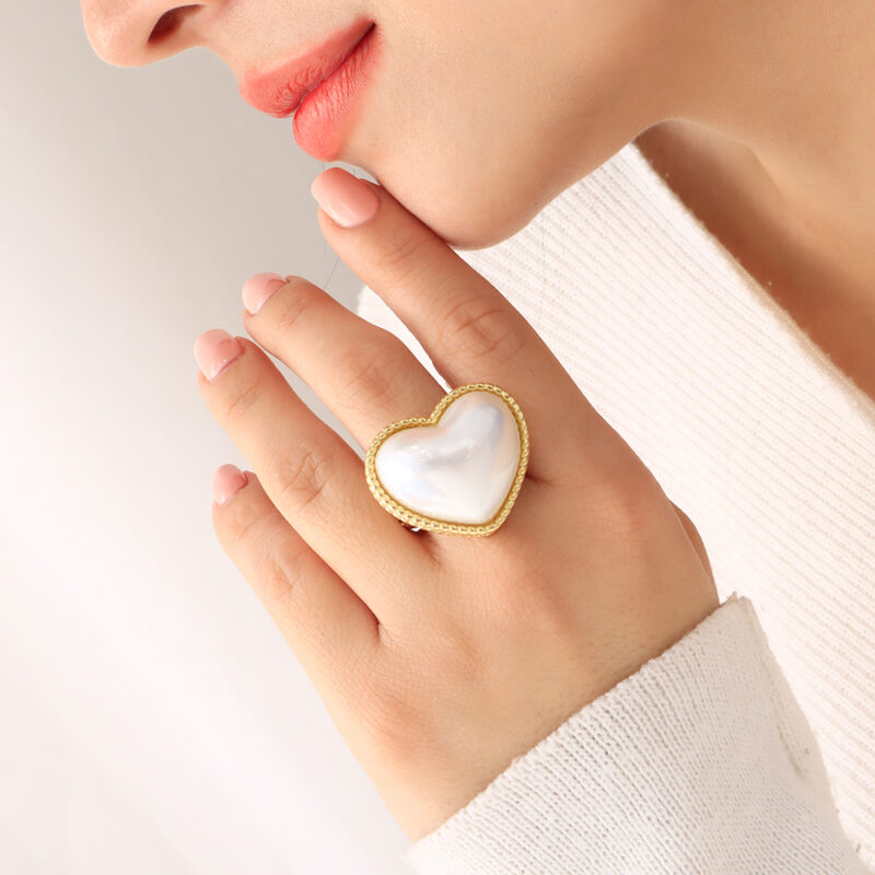 Anillo Corazón. En Baño de Oro 24K / Marca Brazz By Roel.