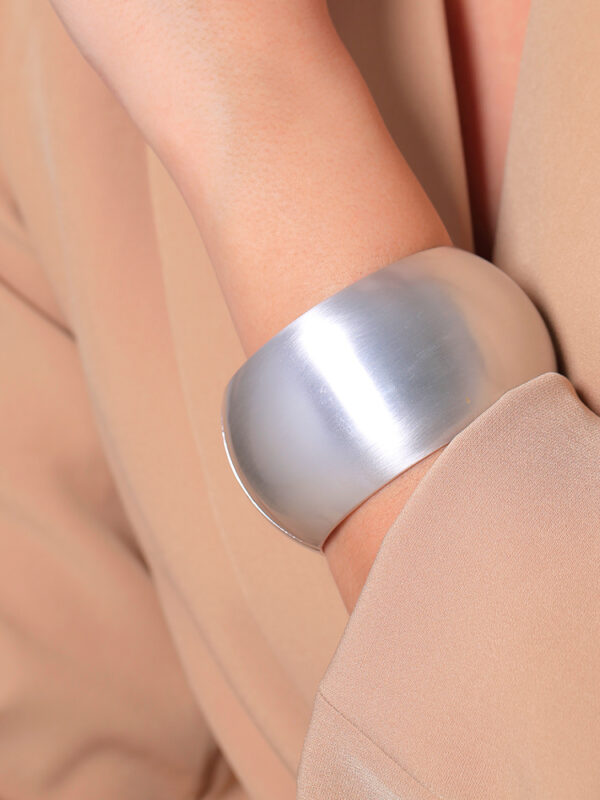 Brazalete Mate/ En Baño De Oro 24k. Marca Brazz By Roel.
