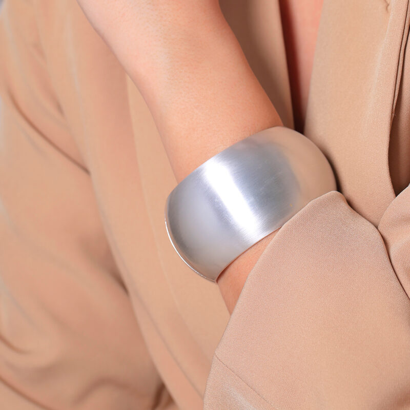 Brazalete Mate/ En Baño De Oro 24k. Marca Brazz By Roel.