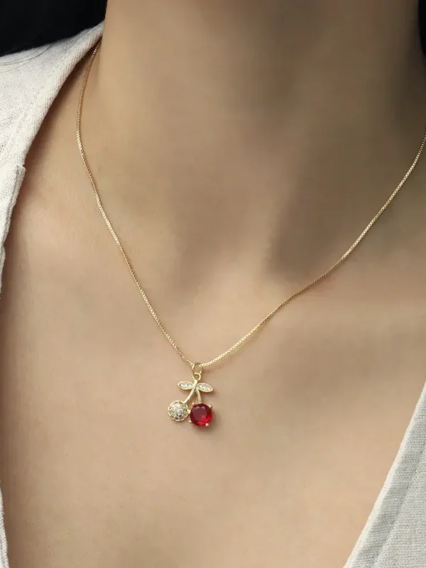 Collar Con Colgantes De Cereza/ En Baño De Oro 24k. Marca Brazz By Roel.