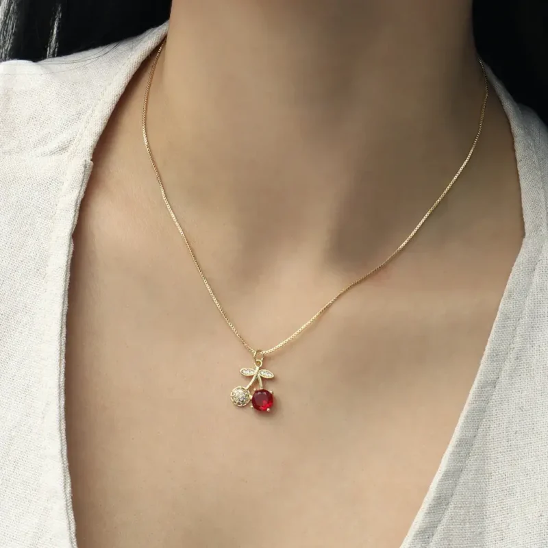 Collar Con Colgantes De Cereza/ En Baño De Oro 24k. Marca Brazz By Roel.