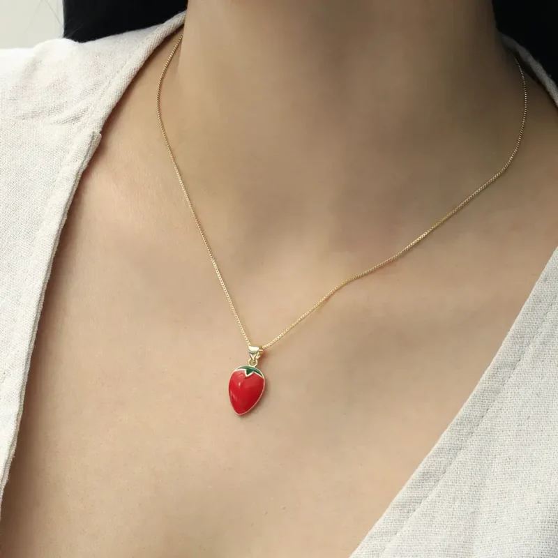 Collar Strawberry/ En Baño De Oro 24k. Marca Brazz By Roel.