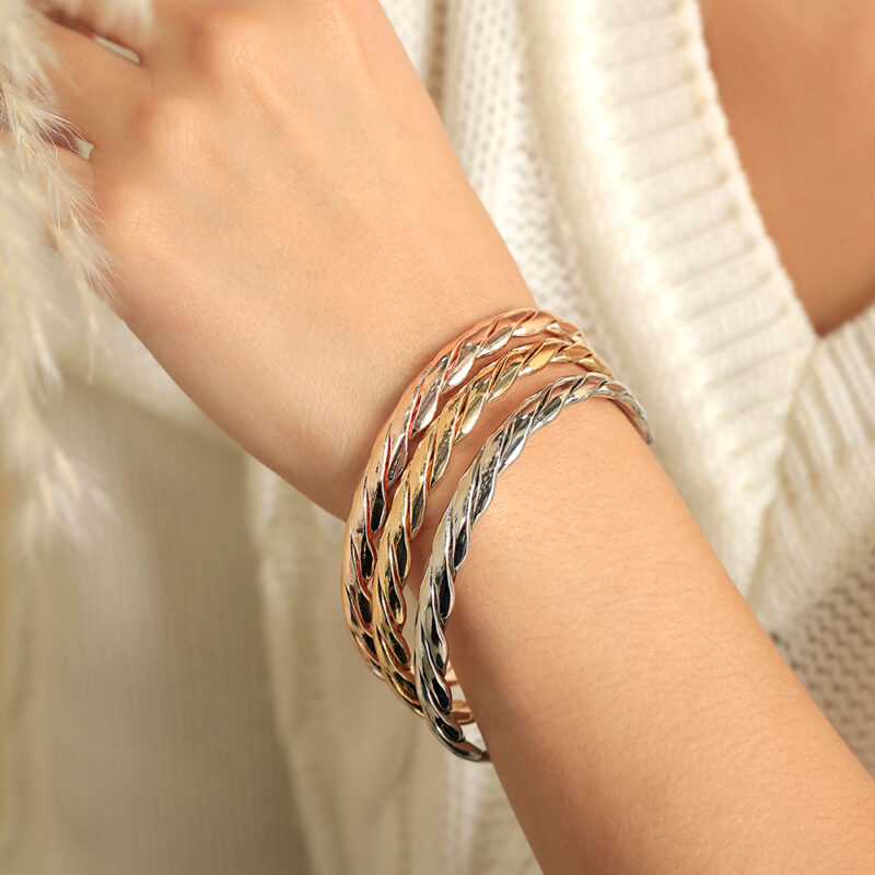 Brazalete Entrelazado. En Baño De Oro 24K / Marca Brazz By Roel.