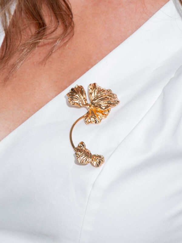 Prendedor Flor/ En Baño De Oro 24k. Marca Brazz By Roel.