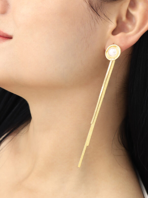 Arete Topo Perla/ En Baño De Oro 24k. Marca Brazz By Roel.